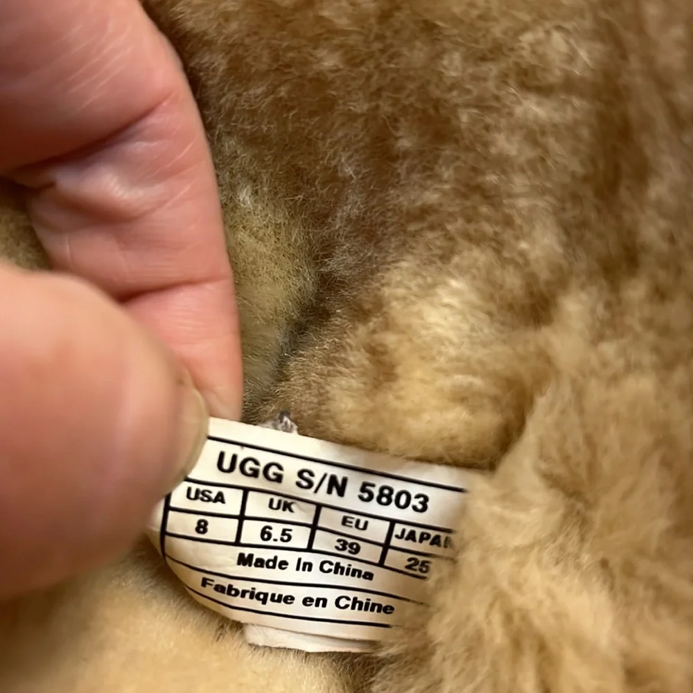 UGG Australia-8-chestnut brown classic comfy Cozy Sheepskin Boots  button detail - Picture 10 of 15